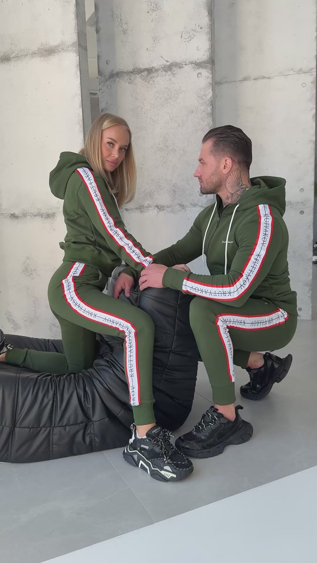 ПАРНІ СПОРТИВНІ КОСТЮМИ STRIPES