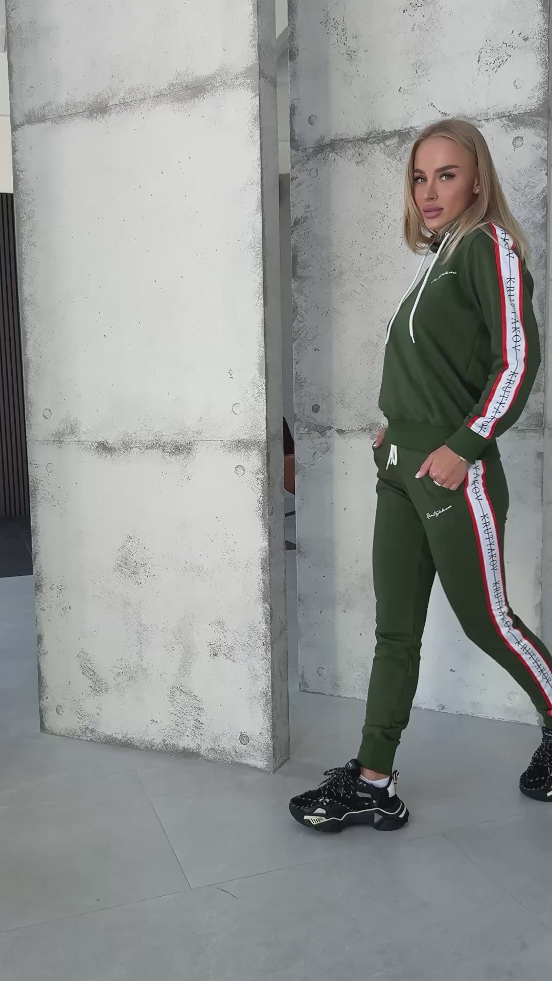 СПОРТИВНИЙ КОСТЮМ STRIPES