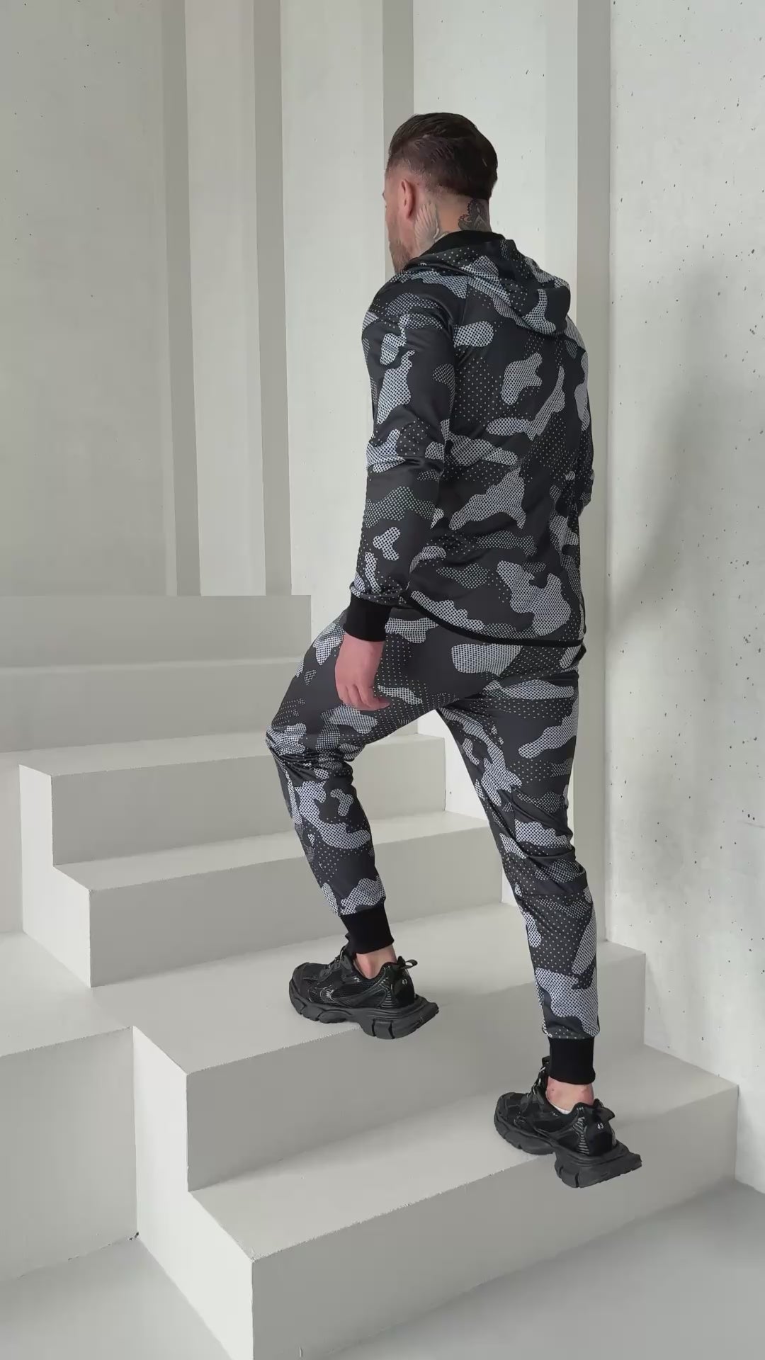 СПОРТИВНИЙ КОСТЮМ CAMO DOT