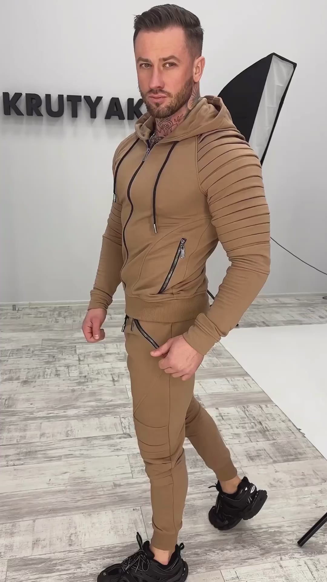 TRACKSUIT RELIEF