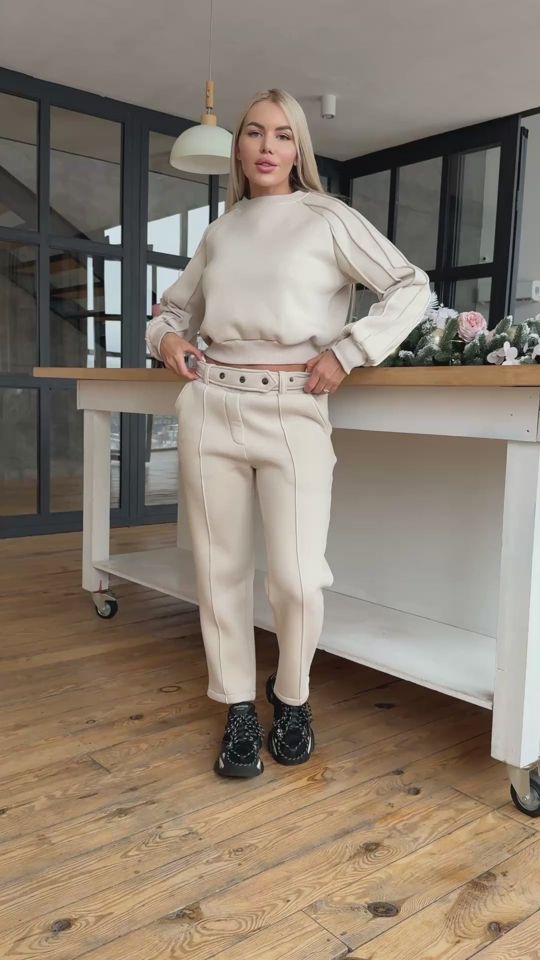 Жіночий спортивний костюм Viola бежевий