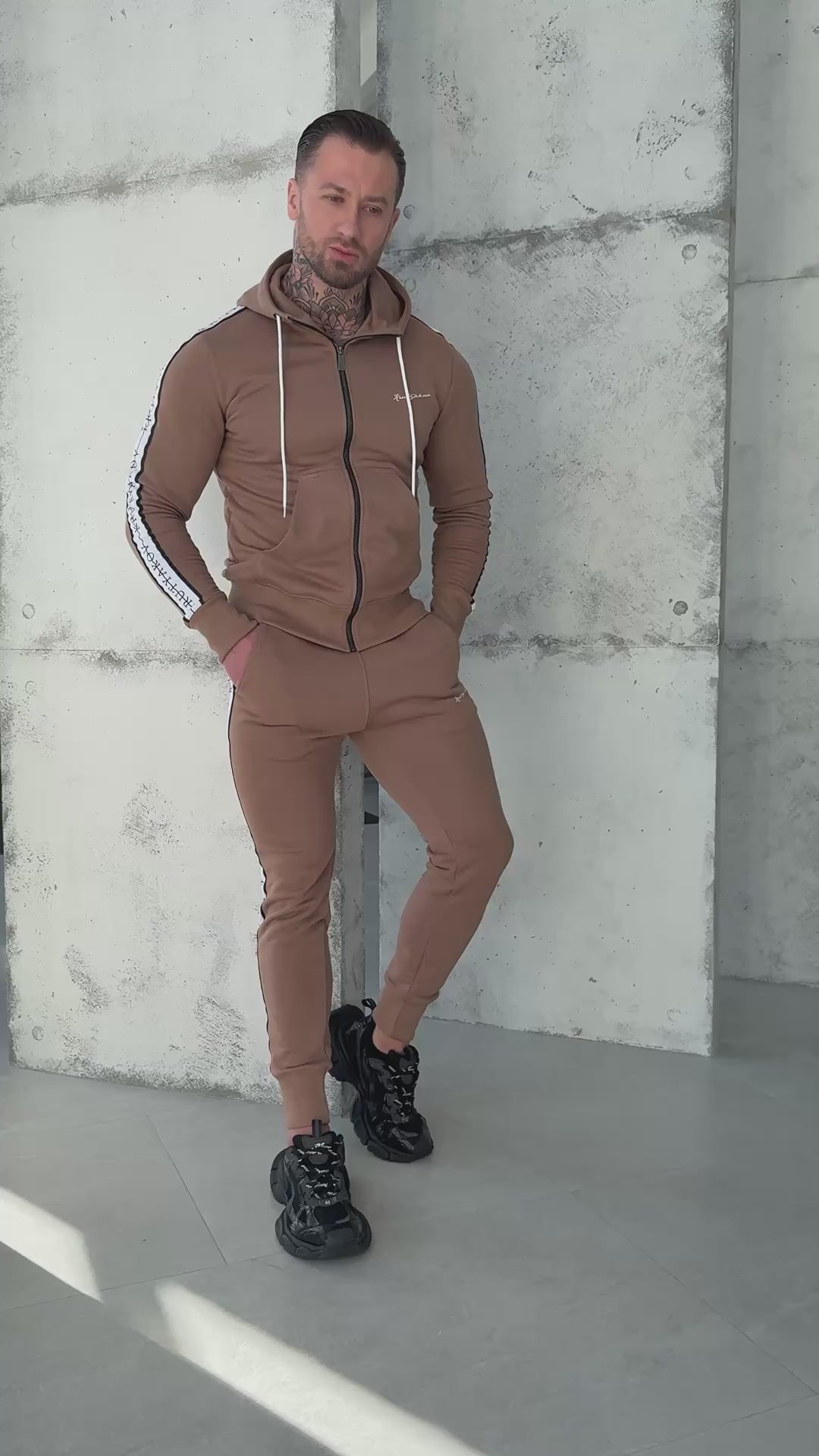 ПАРНІ СПОРТИВНІ КОСТЮМИ STRIPES